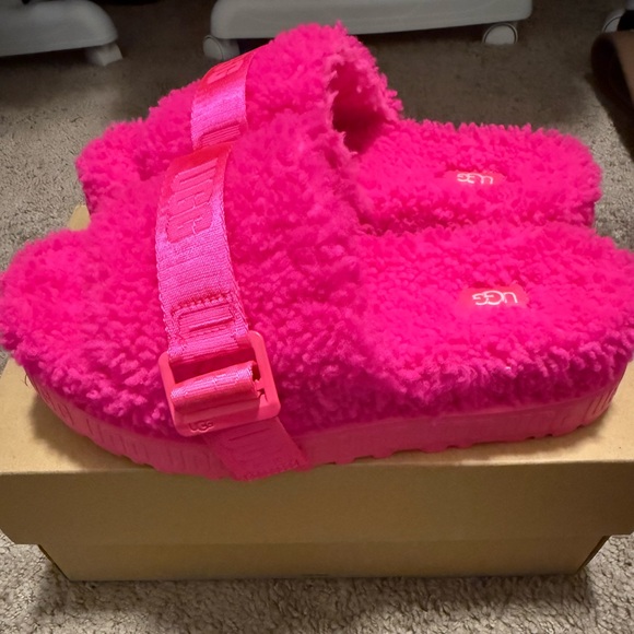 Authentic Pink UGG Fluffita - Picture 5 of 7